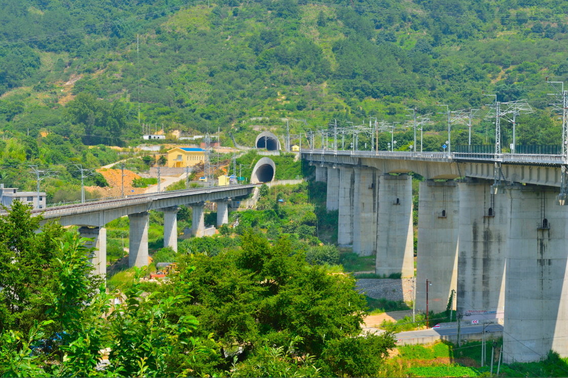 向莆铁路永泰青云山隧道
